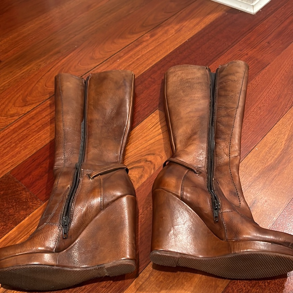 Mavis brown boots in size 5. Worn only once. Good condition. - Picture 2 of 5